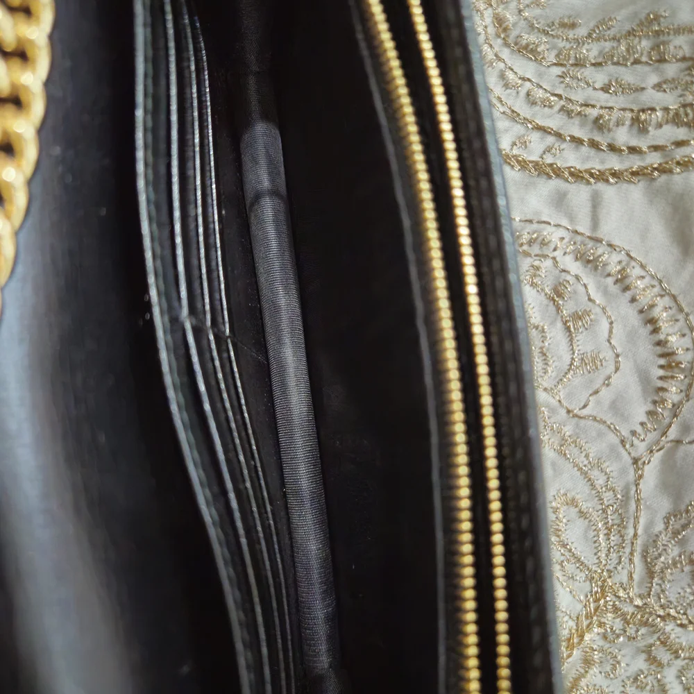 Gucci Black Leather Crossbody Bag with Gold Chain and Double G - Picture 4 of 7